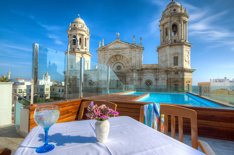 Hotel-La-Catedral-Cadiz-Piscina