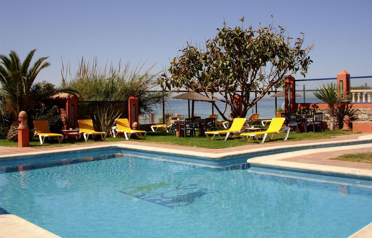 beach-hotel-dos-mares-piscina-tarifa